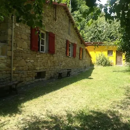 Hébergement de vacances A Bossolasco Con Piscina